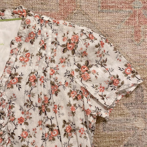 Healing Hands Brand Floral Print Scrub Top - Picture 2 of 4